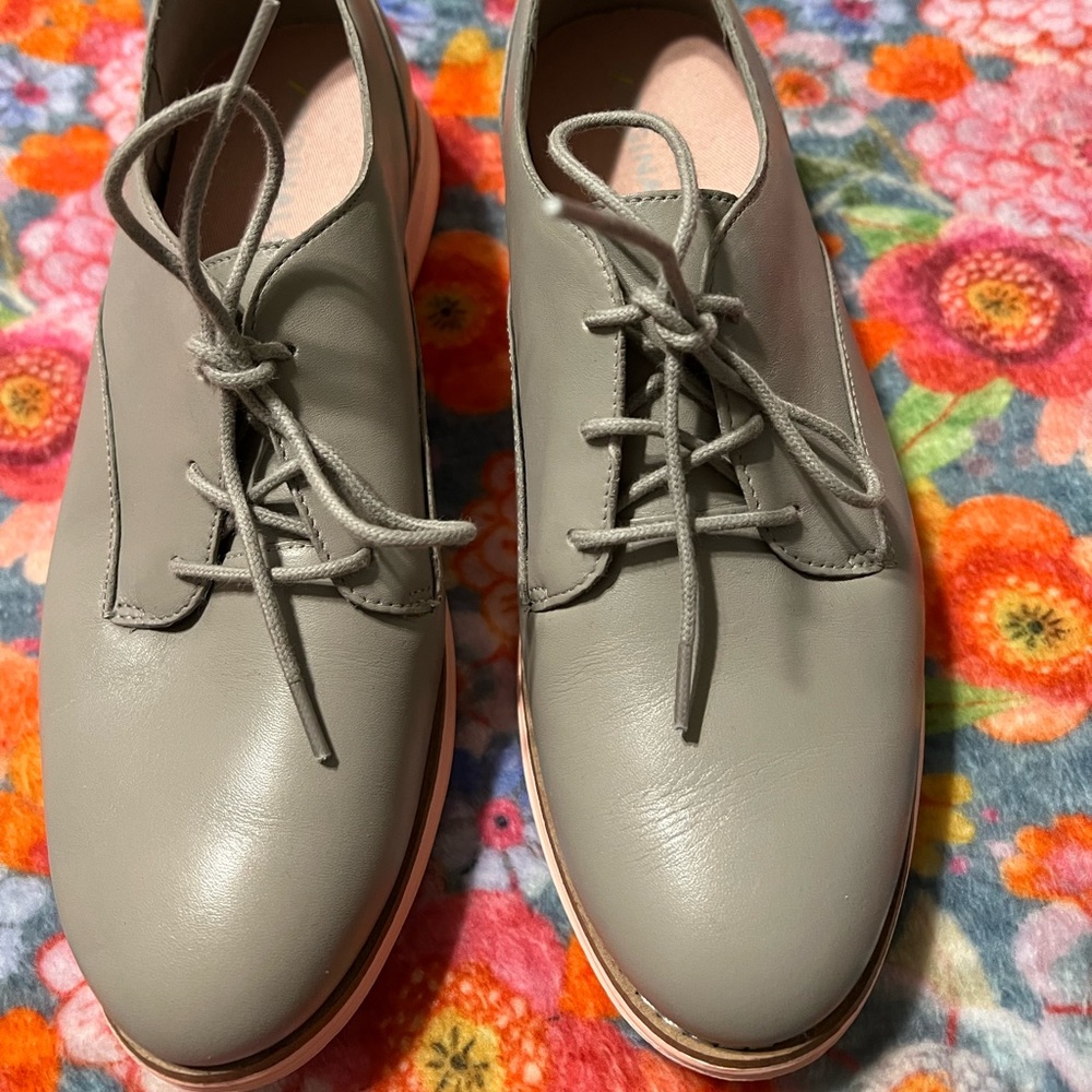Cole Haan gray tie up shoes
